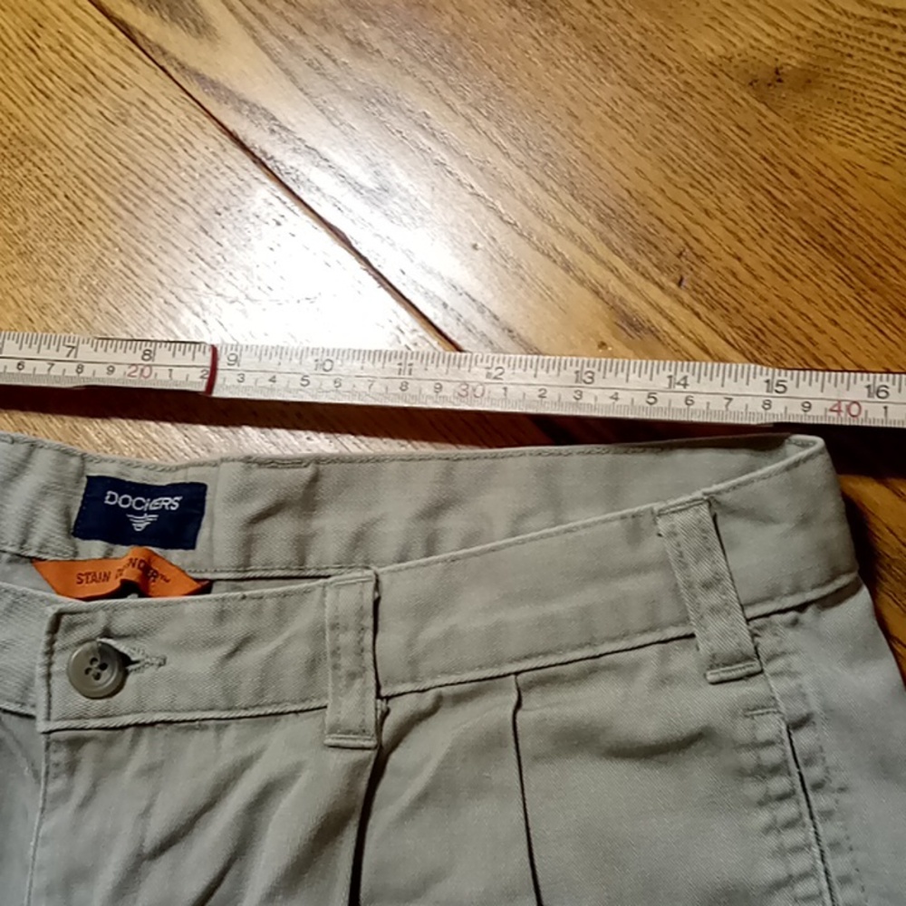 DOCKERS Shorts Mens 34 TAN Used Preowned STAIN DEFENDER Bermuda ? Casual Resort - Picture 7 of 8